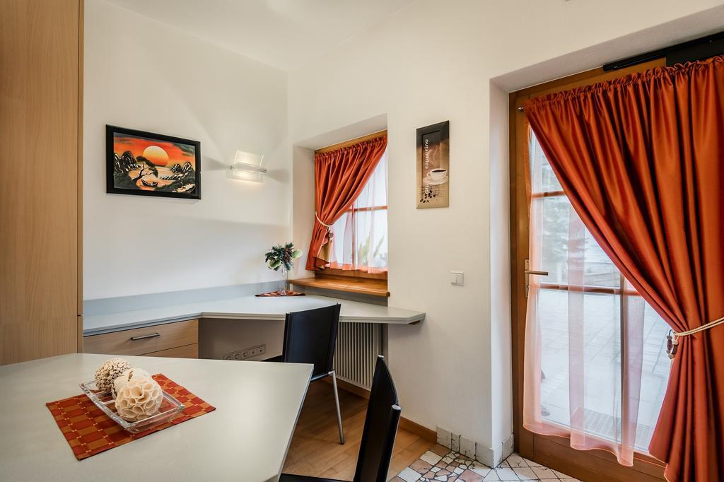 Taela Apartments Сан-Кассиано Экстерьер фото