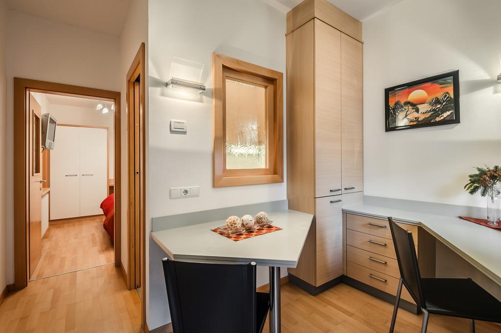 Taela Apartments Сан-Кассиано Экстерьер фото