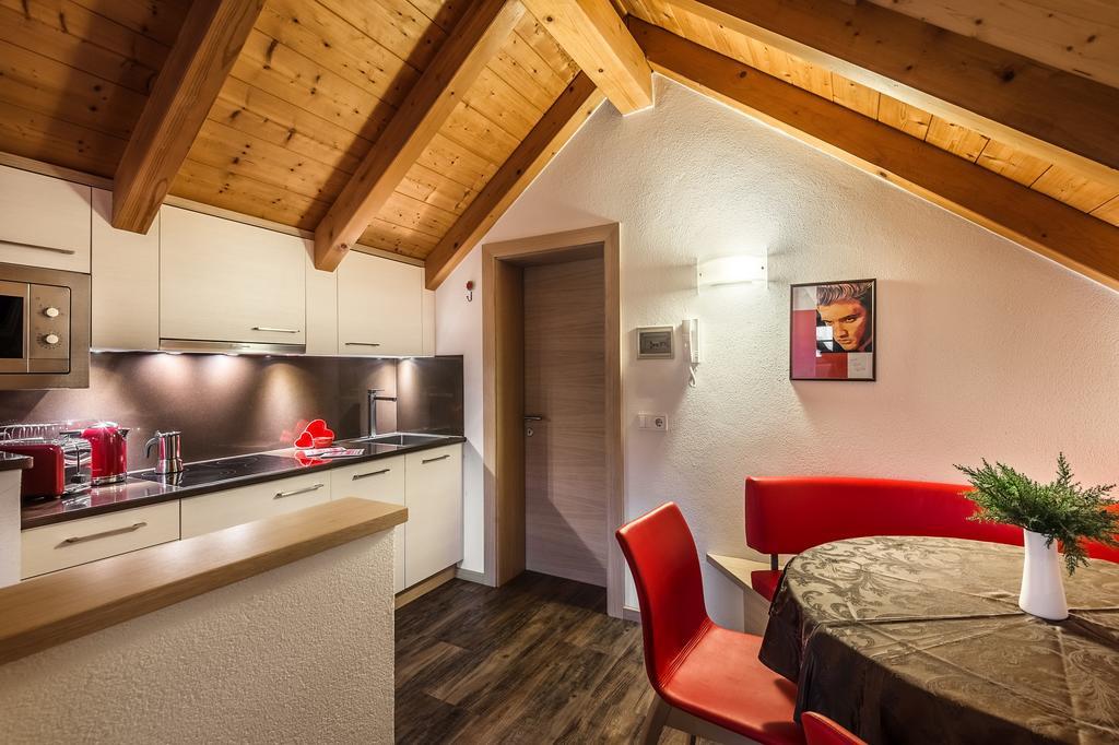 Taela Apartments Сан-Кассиано Экстерьер фото